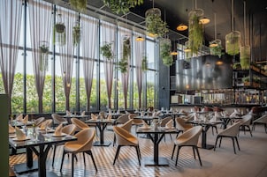 Breakfast, lunch, dinner served; local and international cuisine