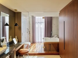 Bañera de hidromasaje privada