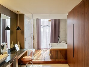 Private spa tub