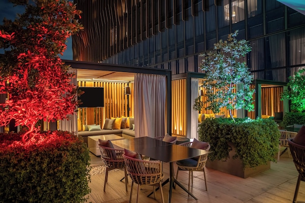 Rooftop bar, alfresco dining, open daily