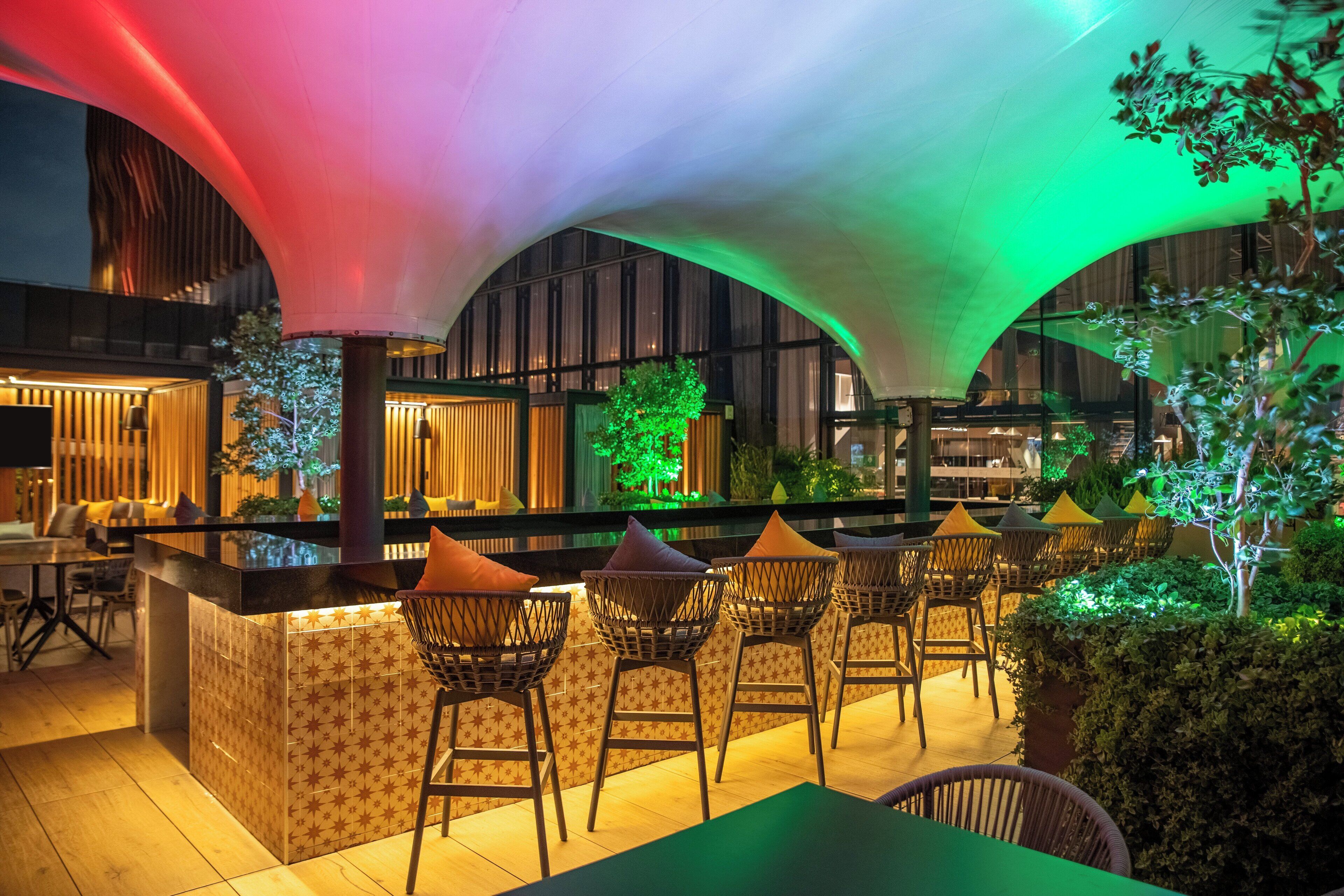 rooftop bar, al fresco dining, open daily