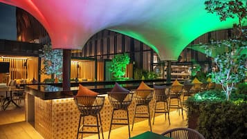 Rooftop bar, al fresco dining, open daily