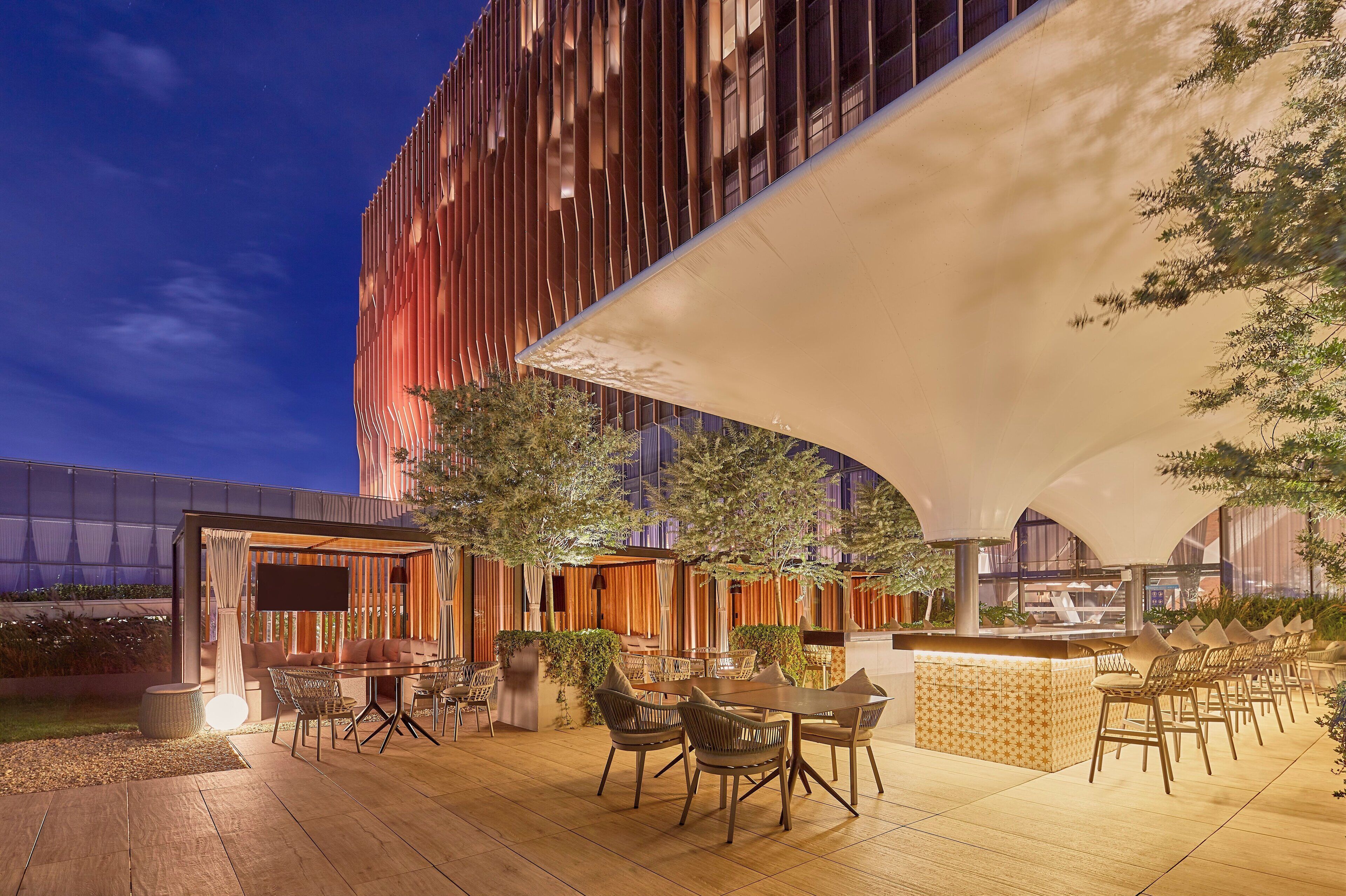 rooftop bar, al fresco dining, open daily