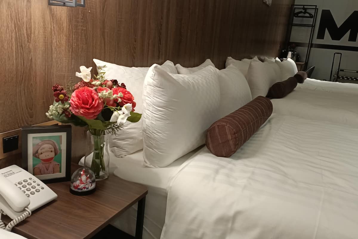 Free minibar, in-room safe, soundproofing, iron/ironing board