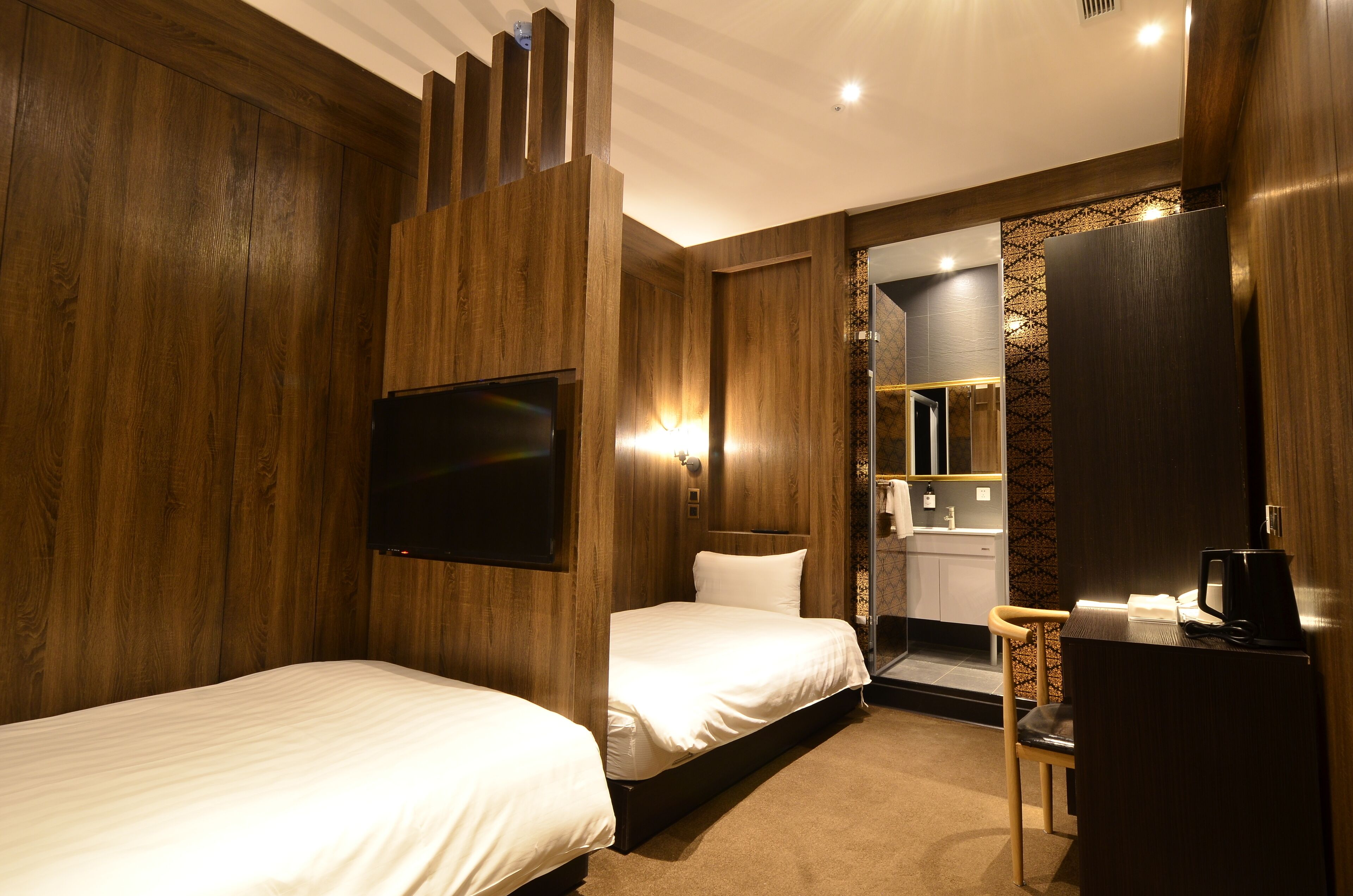 superior twin room | 1 bedroom, free minibar, in-room safe, soundproofing