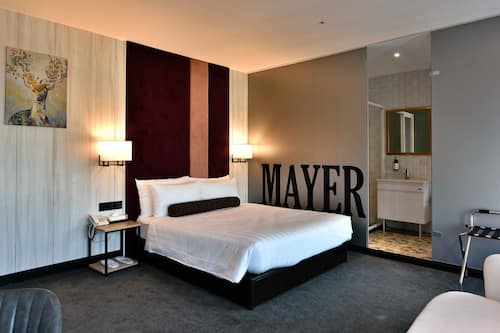 Double Room, City View (With Windows) | Free minibar, in-room safe, soundproofing, iron/ironing board