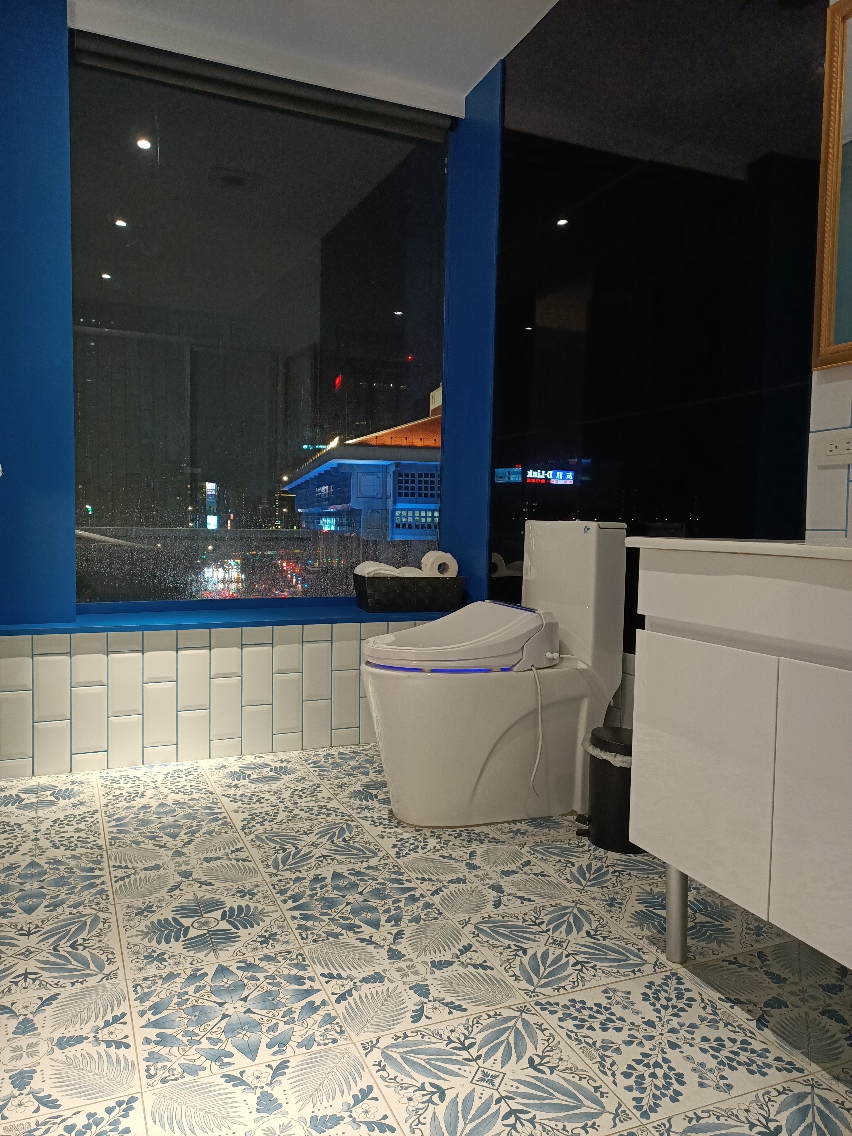 double room, city view | bathroom shower