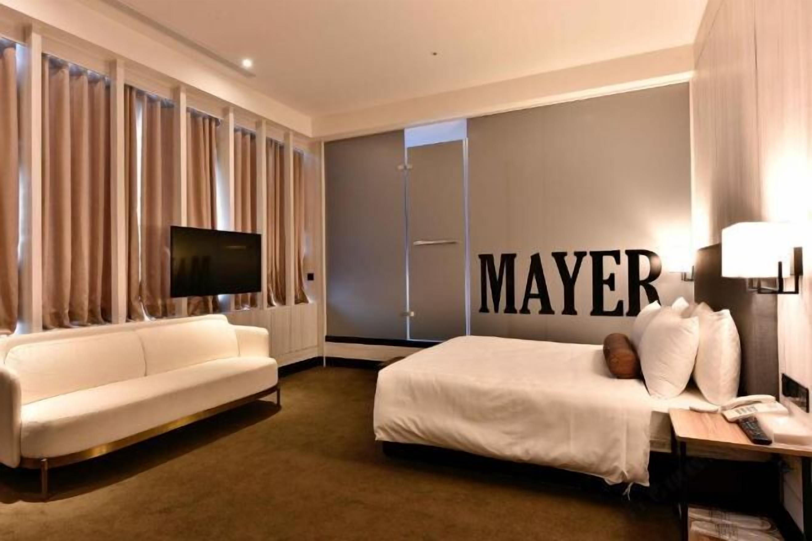 Free minibar, in-room safe, soundproofing, iron/ironing board