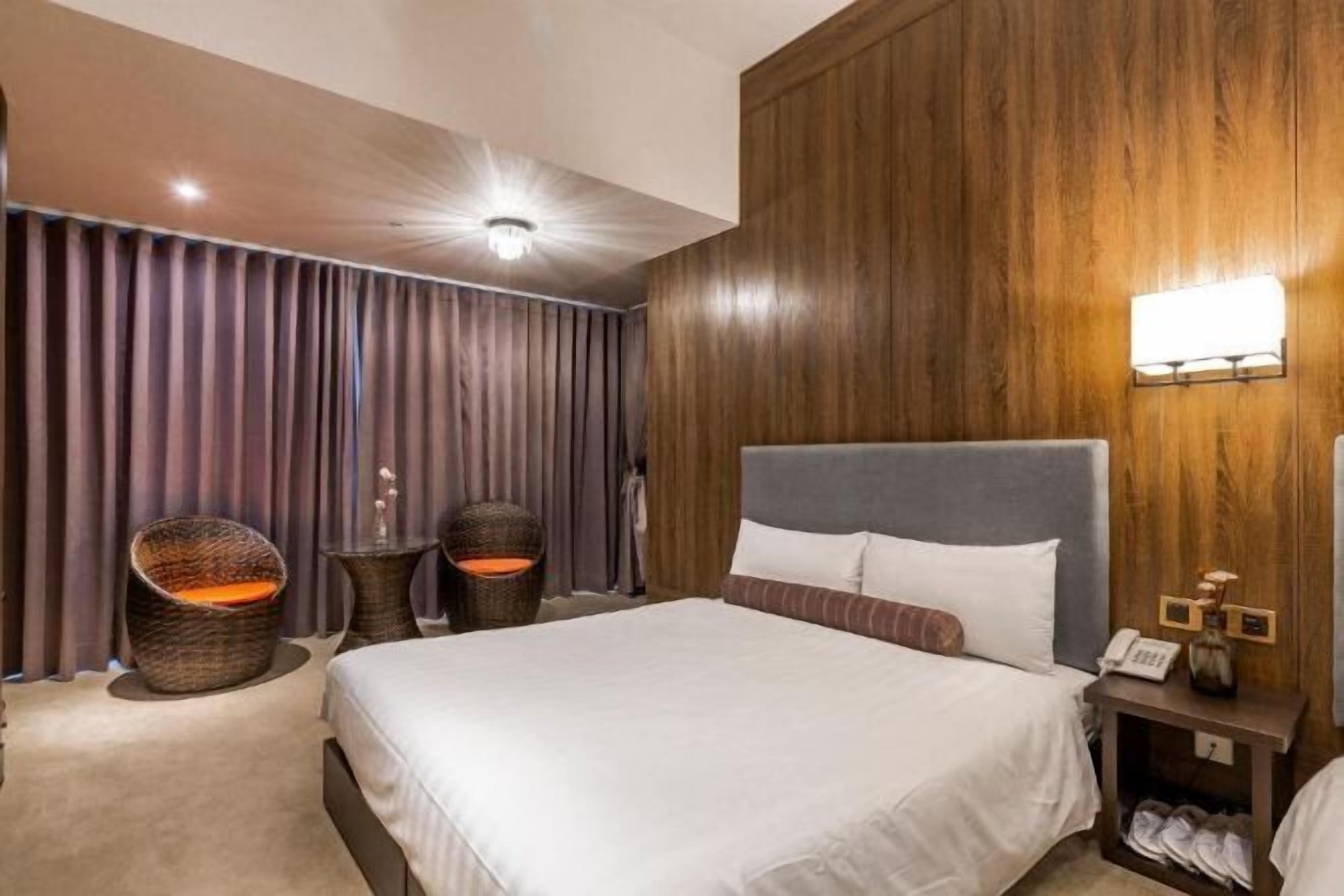 Free minibar, in-room safe, soundproofing, iron/ironing board