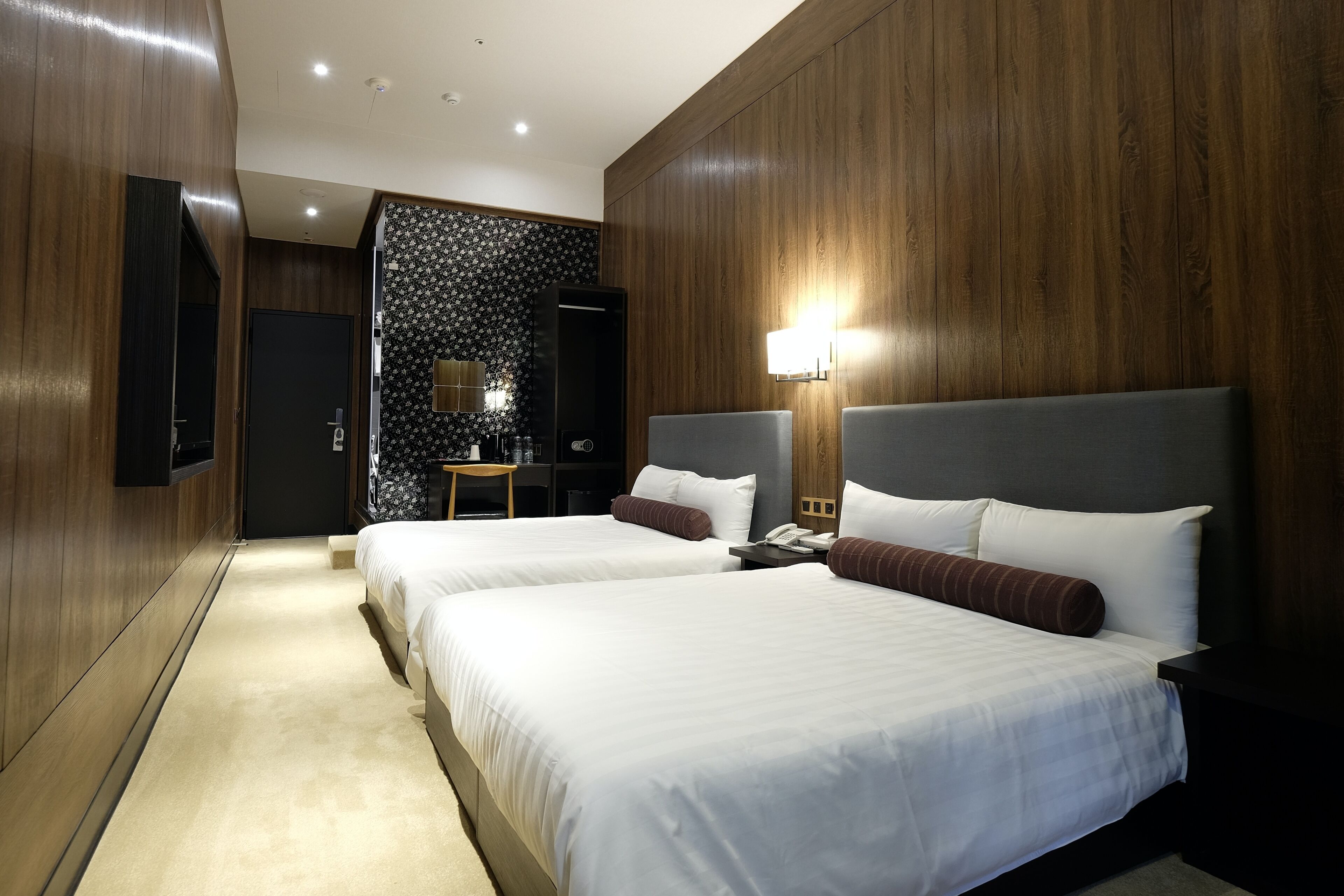 1 bedroom, free minibar, in-room safe, soundproofing