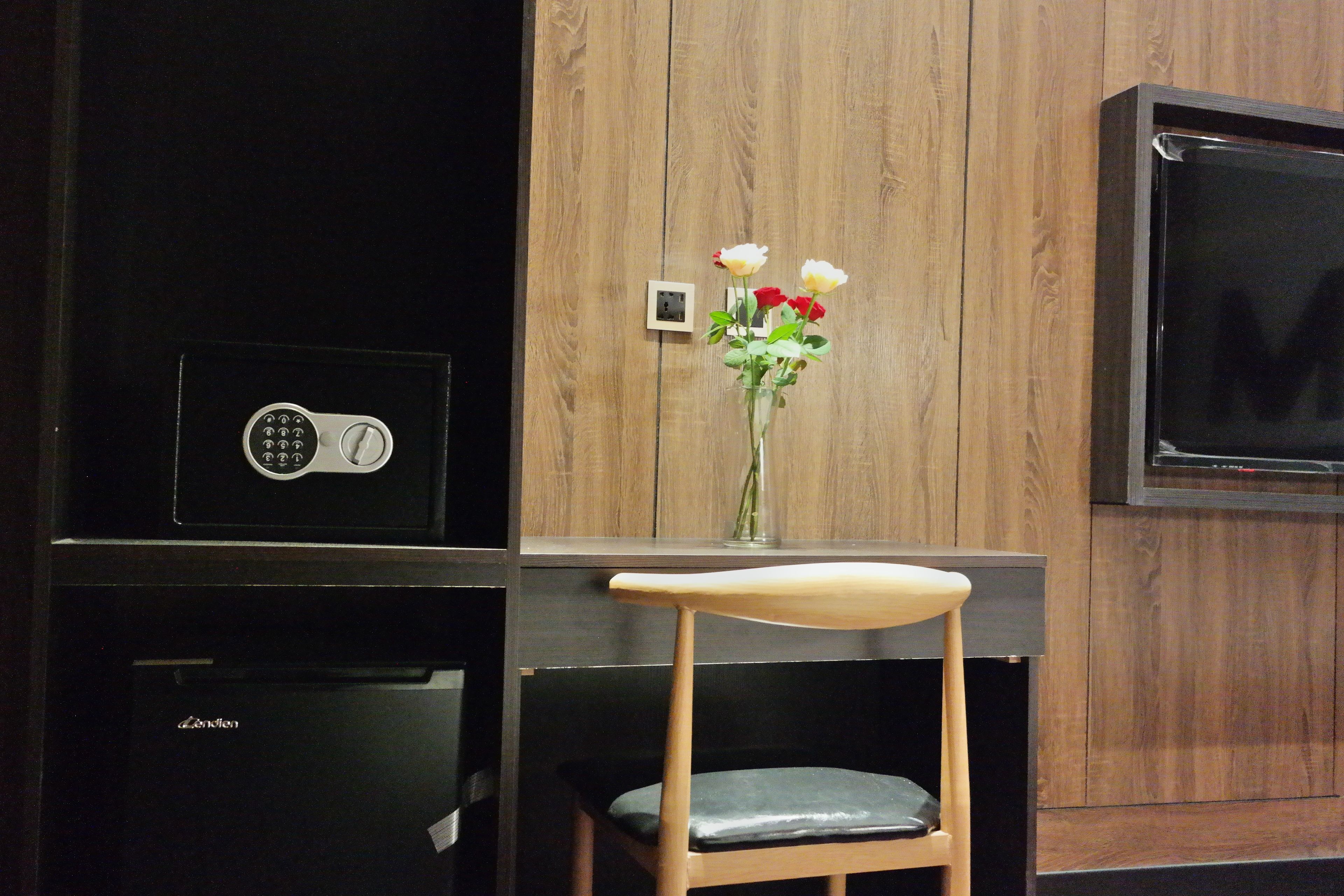 deluxe quadruple room | 1 bedroom, free minibar, in-room safe, soundproofing