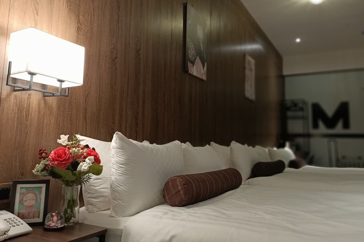 Free minibar, in-room safe, soundproofing, iron/ironing board