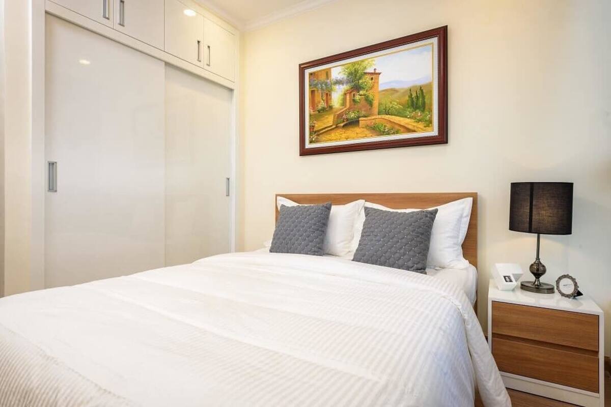 Premier-Apartment, 3 Schlafzimmer | Schreibtisch, laptopgeeigneter Arbeitsplatz, Bügeleisen/Bügelbrett