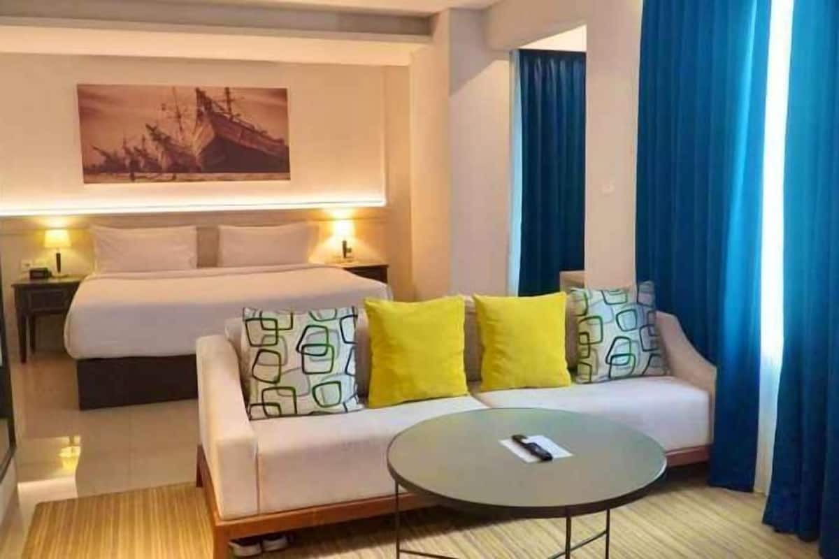 Ropa de cama de alta calidad, caja fuerte, escritorio