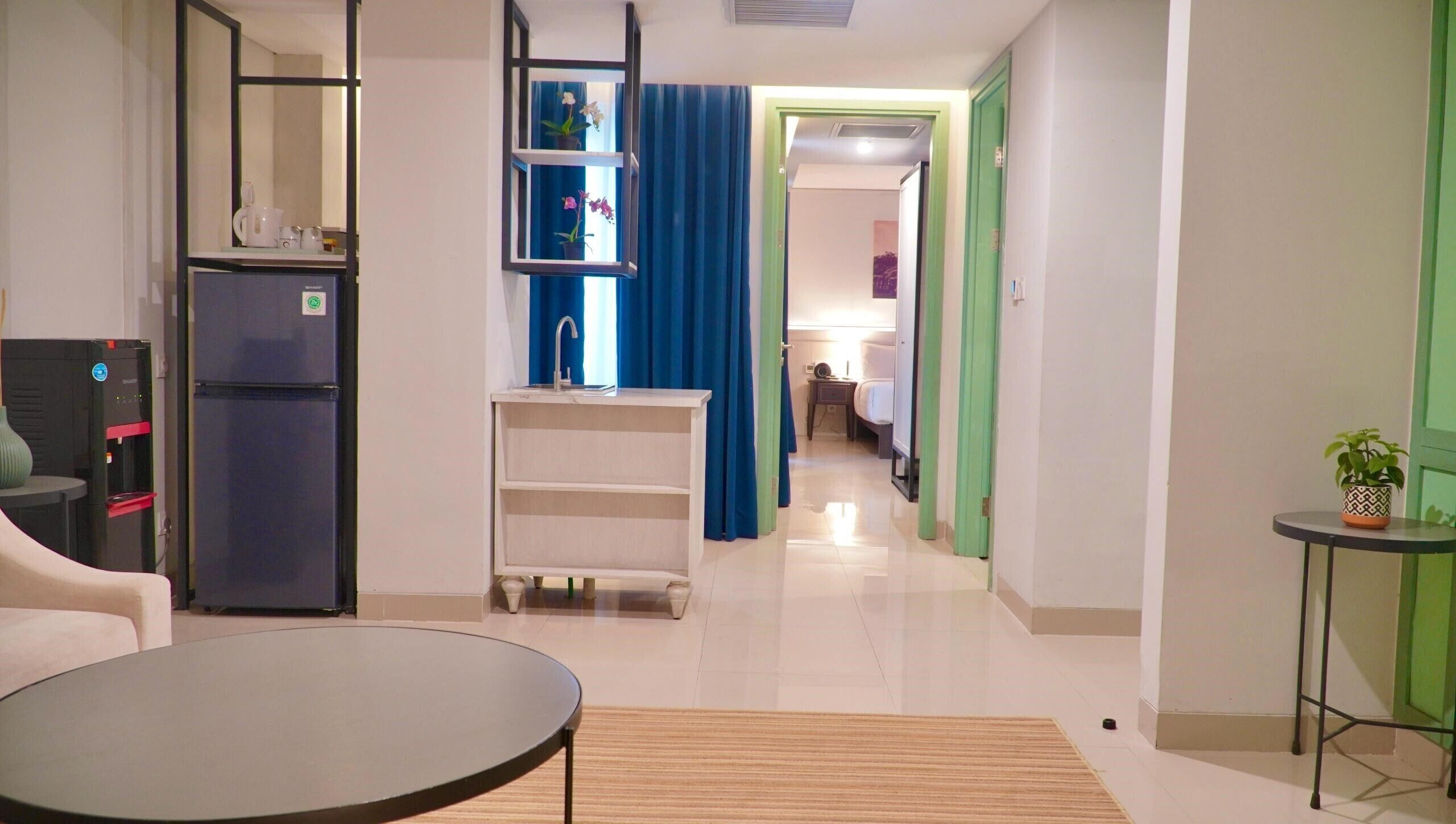 jambuluwuk suite | living area | flat-screen tv