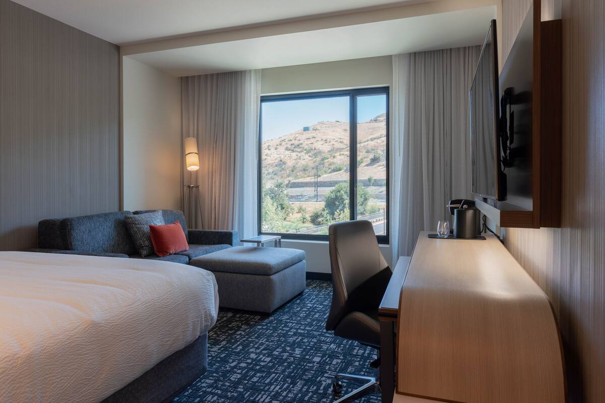 Pillow-top beds, desk, laptop workspace, blackout curtains