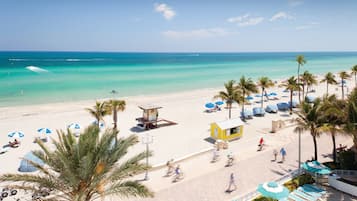 Solstolar och strandhanddukar