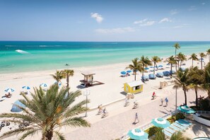 Sun loungers, beach towels - Beaches & Island Hopping to Singer & Peanut Islands - Intracoastal Home (Riveria Beach)