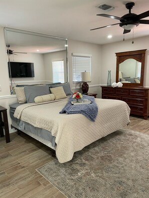 3 bedrooms, desk, iron/ironing board, free WiFi