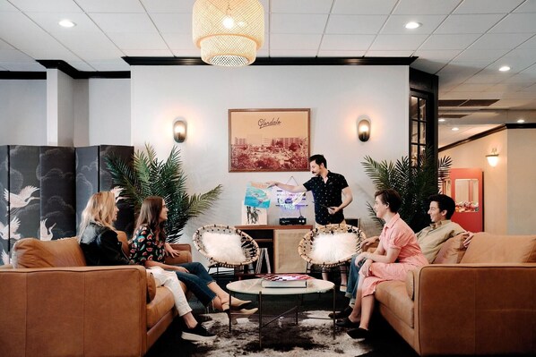 Lobby - Glendale Express Hotel (Glendale)