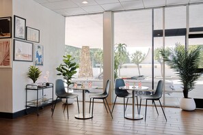 Lobby - Glendale Express Hotel (Glendale)