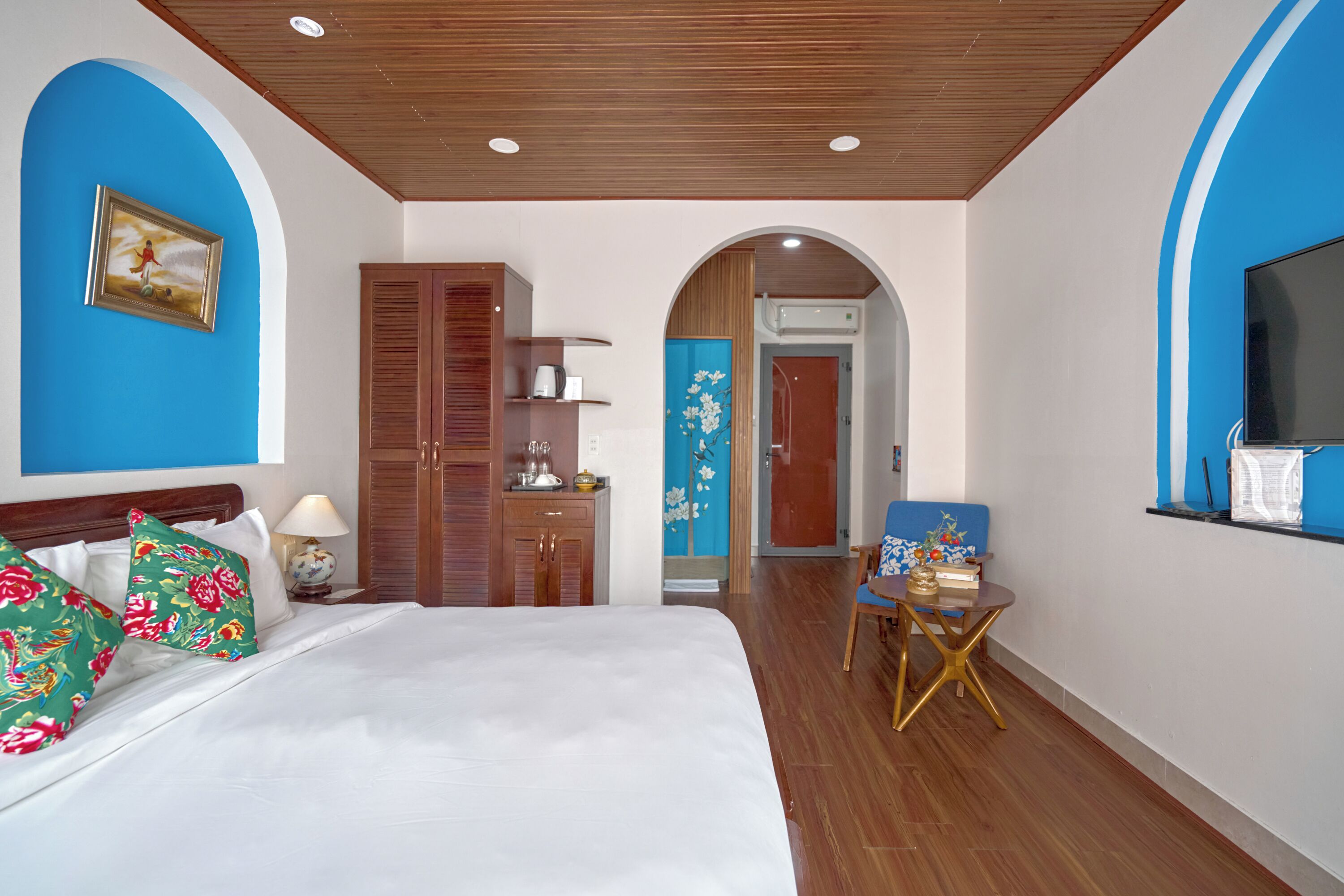 Luxury Twin Room, Balcony | Minibar, in-room safe, individually furnished, desk