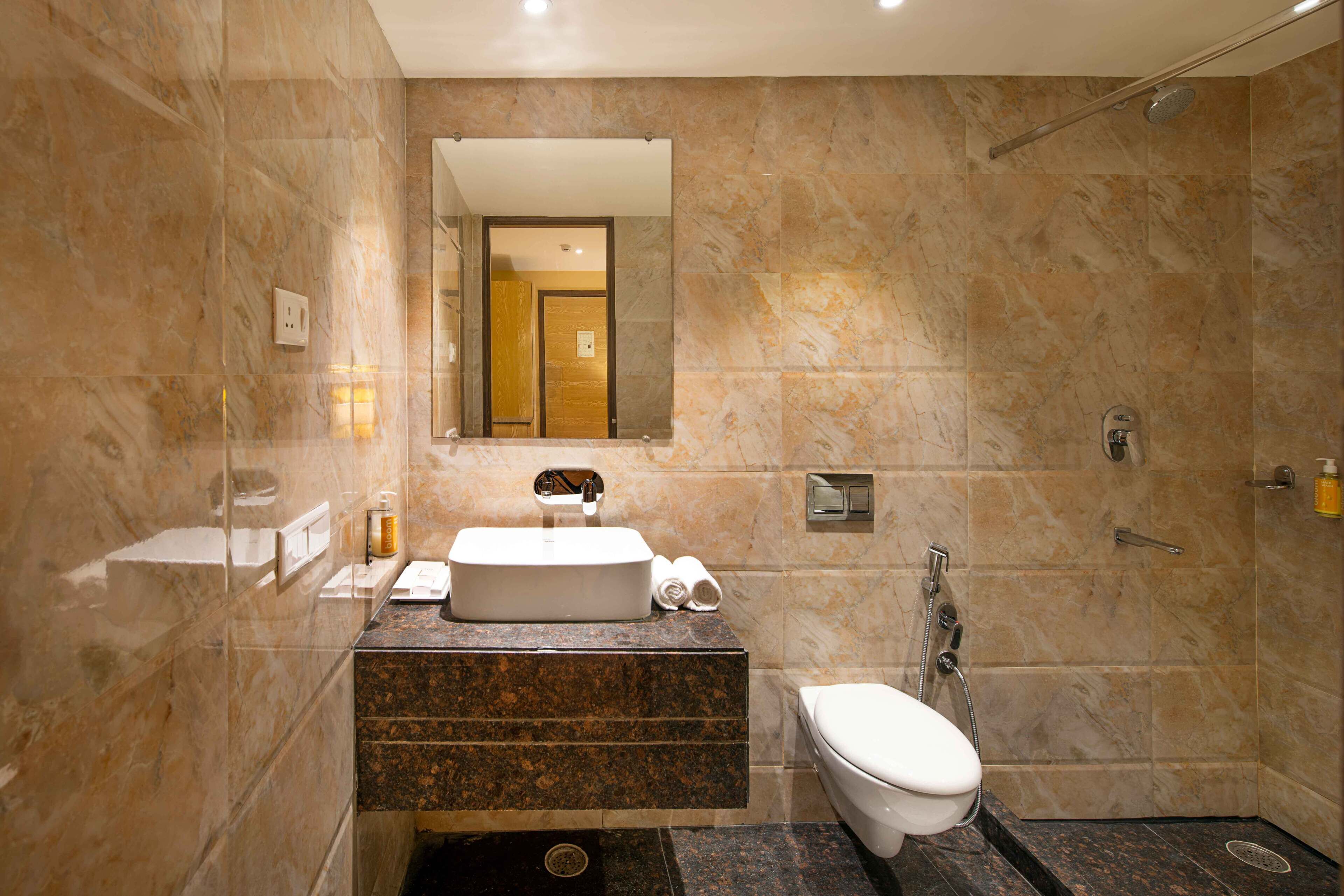 standard twin room, 2 single beds, non smoking | 1 bedroom, in-room safe, desk, laptop workspace