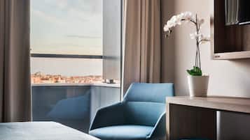 Double Room | Minibar, in-room safe, desk, soundproofing