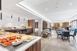 Desayuno buffet todos los días (con cargo) 