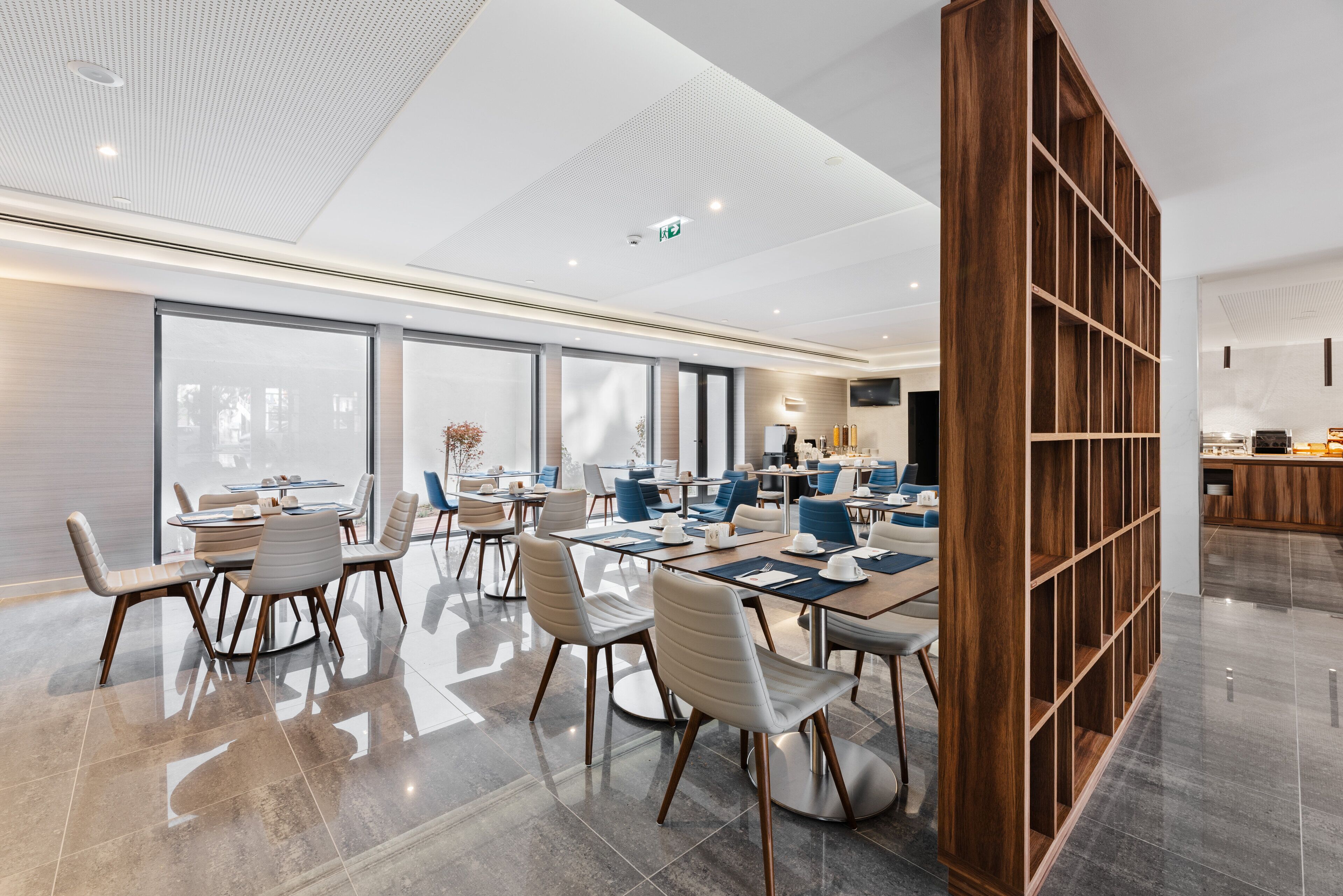 Päivittäinen buffetaamiainen (13 EUR per henkilö)