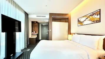 Deluxe Room, 1 Queen Bed, Non Smoking
