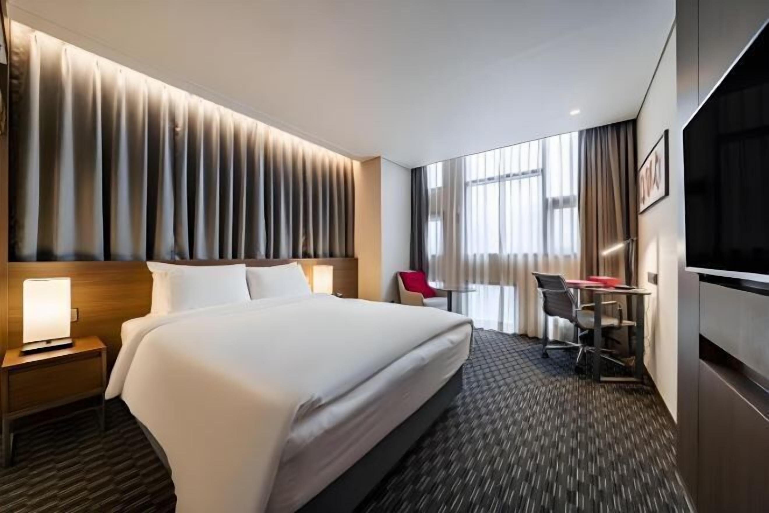 In-room safe, desk, laptop workspace, free WiFi