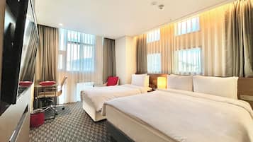 Phòng Premium, nhiều giường, không hút thuốc | Két bảo mật tại phòng, bàn, khu vực làm việc phù hợp cho laptop