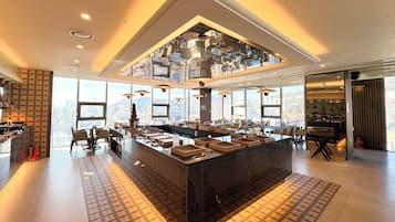 Frühstück und Mittagessen