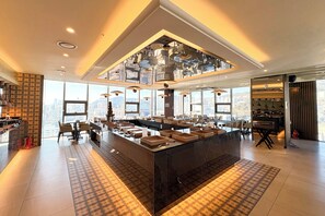 Breakfast and lunch served - Ramada Encore by Wyndham Busan Station (Busan)