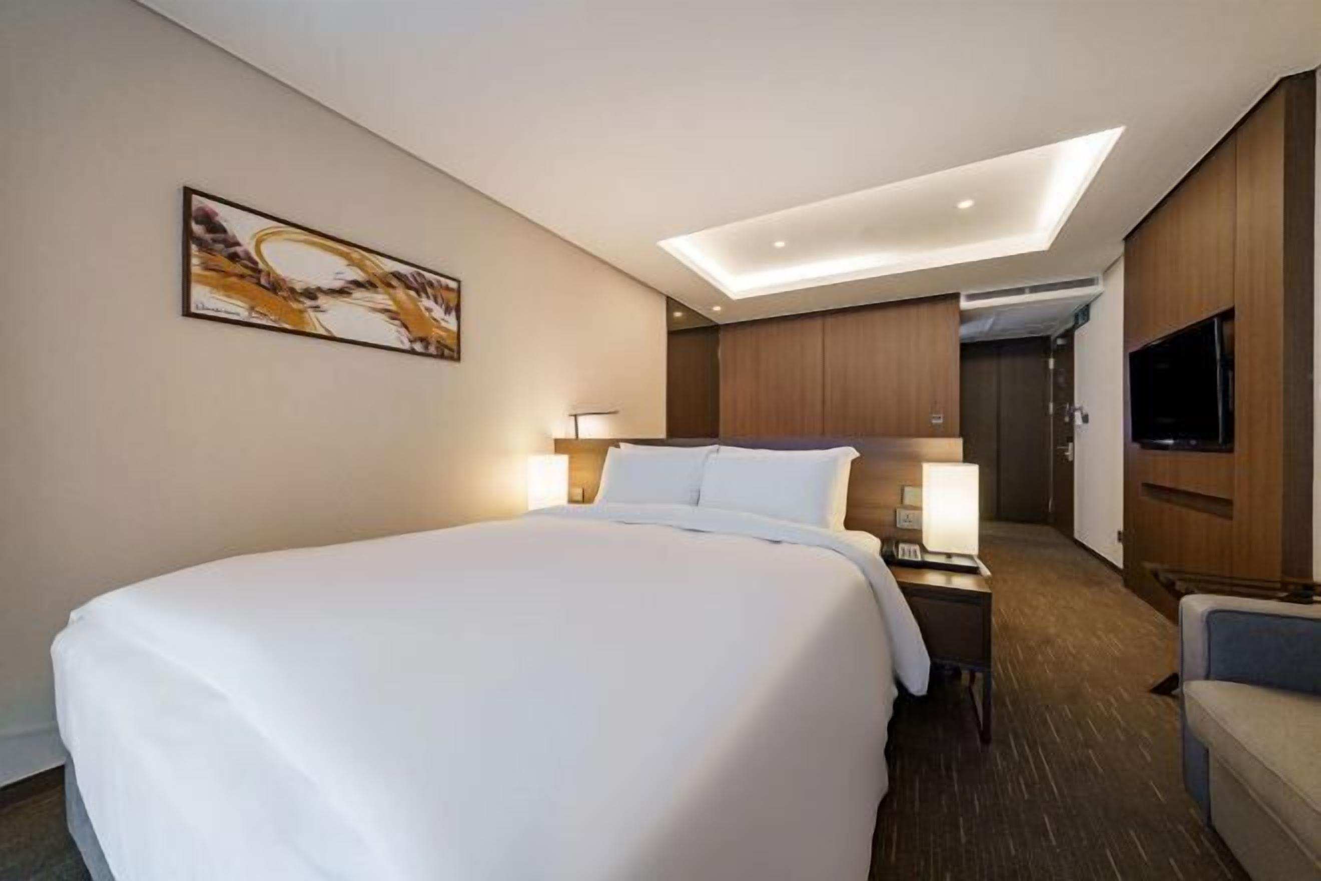 In-room safe, desk, laptop workspace, free WiFi