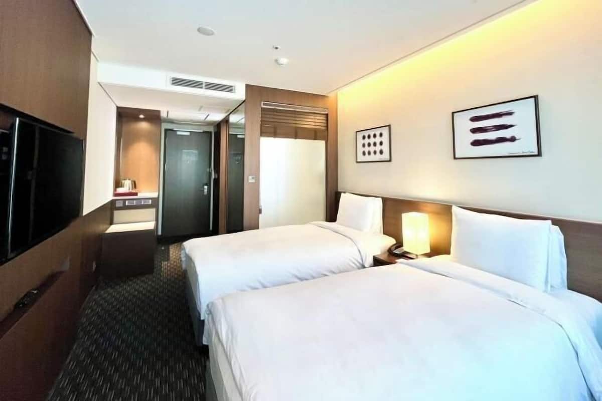 In-room safe, desk, laptop workspace, free WiFi