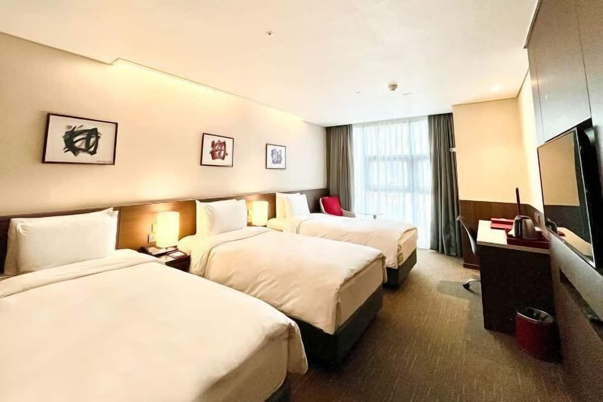 In-room safe, desk, laptop workspace, free WiFi