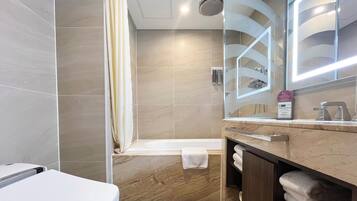 Family Studio, Multiple Beds, Non Smoking | Bathroom | Shower, hair dryer, bathrobes, slippers