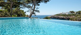 An Amazing Villa with Perfect Location at only 200 Meters from the Cala Egos Beach !