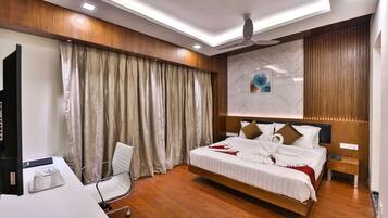 Desk, laptop workspace, soundproofing, free WiFi