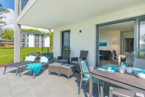 Unclassified image, 3 of 39, button