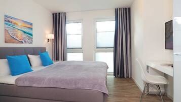 3 bedrooms, desk, travel cot, WiFi