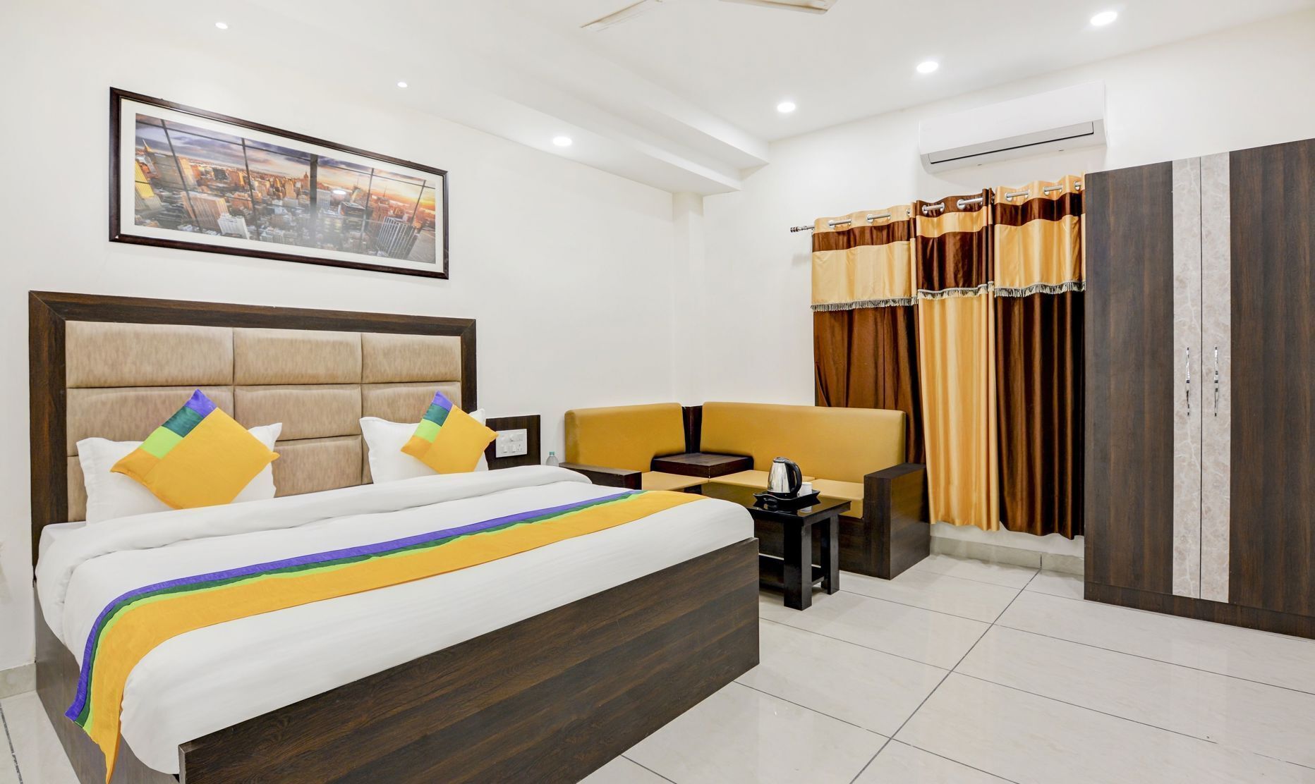 Iron/ironing board, free WiFi, bed sheets