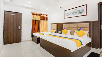 Tabla de planchar con plancha, wifi gratis y ropa de cama