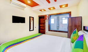 Deluxe Room | Soundproofing, iron/ironing board, free WiFi, bed sheets - Treebo Garden Cottage & Lawn Mahabaleshwar (Mahabaleshwar)