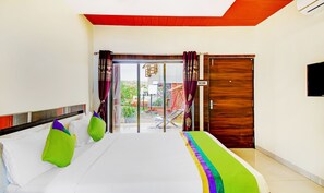 Deluxe Room | Soundproofing, iron/ironing board, free WiFi, bed sheets