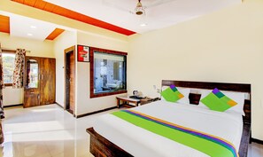 Soundproofing, iron/ironing board, free WiFi, bed sheets - Treebo Garden Cottage & Lawn Mahabaleshwar (Mahabaleshwar)