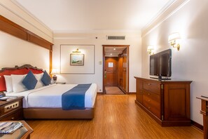 Egyptian cotton sheets, premium bedding, minibar, in-room safe - The Everest Hotel Kathmandu (Kathmandu)