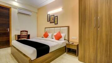 In-room safe, iron/ironing board